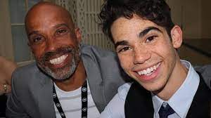 Joaca dove cameron, cameron boyce, booboo stewart, sofia carson. Cameron Boyce Jetzt Meldet Sich Sein Vater Zu Wort Gala De