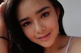 Umur 21 tahun) adalah seorang aktris dan model berkebangsaan indonesia yang dikenal karena perannya sebagai ariel di mermaid in love. Kini Dewasa 5 Gaya Amanda Manopo Yang Bikin Males Kedip Matamata Com