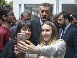 Bakan selçuk, 23 mart'ta başlayacak uzaktan eğitimde ilk dersi. Ziya Selcuk Archives Politics Today
