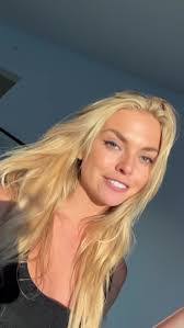 Brooke Sill's Instagram, Twitter & Facebook