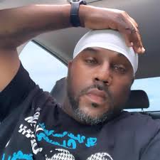 Champions are not forged by fame, but by the ones who guide them to  greatness. With the right coach and analyst, even the underdogs can make  brilliant plays."