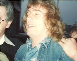 rick parfitt going into the apollo 1984 i think. nearly blinded him with  the flash.😂