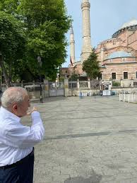 + cumhurbaşkanı ve akp genel başkanı recep tayyip erdoğan, bediüzzaman said nursi'nin, 'ayasofya'nın açılmasını ben hüsnü görecek' dediği talebesi hüsnü bayramoğlu'nu aradı. Husnu Bayramoglu Agabey Den Ayasofya Aciklamasi Hizmet Vakfi 1973 Kur An I Kerim Ve Risale I Nur Hizmetleri