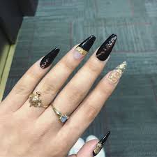 Your wedding day is almost here and now you're looking at wedding day nails don't have to be extravagant. Updated 64 Elegant Gold And Black Nails Nov 2020