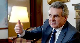 El ministerio de defensa confirmó la compra de tres camiones 0km para las fabricaciones militares de jáchal y fue fuertemente criticado por diago cabot, periodista de la nación, en sus redes sociales.el ministro agustín rossi comunica que fabricaciones militares compró 3 camiones. El Ministro De Defensa Agustin Rossi Estara Este Miercoles En Posadas Primera Edicion