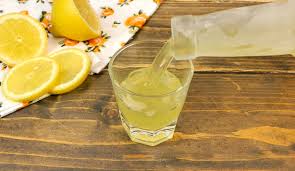 Si può avere la ricetta? Limoncello Di Limoni Biologici Fatto In Casa La Ricetta Facile E Veloce Ohga