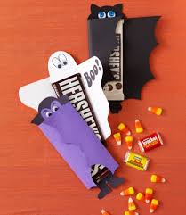 Trick or treat time is approaching so why not get the kids to make this adorable duo to wrap their halloween chocolates in? Cute Candy Wrapper Dracula And Ghost Craft