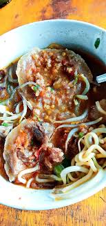Mie bakso is an indonesian noodle soup dish consists of bakso meatballs served with yellow noodles and rice vermicelli. Bakso Mercon Mie Bakso Sop Buah Segar Saung Kuring Facebook