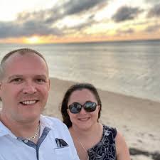 Can Junior Suite guests dine at Coastal Kitchen?