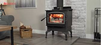 Le termostufe offrono i vantaggi descritti per i termocaminetti, stufe cioè in grado anch'esse di produrre acqua calda sanitaria e per il riscaldamento. Stufe A Legna E Caminetti Con Lunga Autonomia
