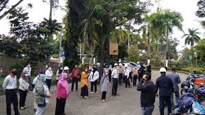 Prediksi cuaca saat hari raya idul fitri 1442 h di makassar, bmkg: Waspada Bmkg Prediksi Ada Potensi Gempa Susulan Cukup Besar Di Majene