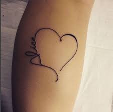 Tattoo Schriften Name Im Herz Tattoo Schrift Tatowierungen Kindernamen Tattoo