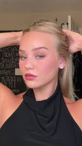 Kaylin Hill's Instagram, Twitter & Facebook