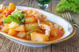 Maybe you would like to learn more about one of these? Straccetti Di Pollo Peperoni E Patate In Padella