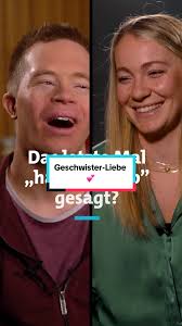 Markiere eine Person, der du unbedingt sagen möchtest, dass du sie lieb  hast! Die Geschwister Daniel, 30, und Sara, 29, äußern oft ihre Liebe  füreinander mit einem einfachen „Hab' dich lieb!"