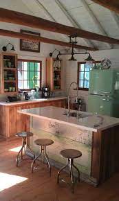 22 Cozy Cottages You Ll Want To Escape To This Weekend Cucina Retro Idee Per Decorare La Casa Ristrutturazione Cucina