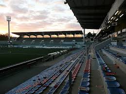Stadion ini dibangun kembali pada tahun 2001 dan mempunyai 29.376 tempat duduk. Stade Du Moustoir Yves Allainmat Stadion In Lorient