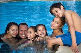 Over the weekend, hollywood's hot new couple headed to nobu in malibu for an evening out along the coast. Jennifer Lopez And Alex Rodriguez Hang With Their Kids People Com