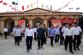 Ông vương đình huệ, sinh năm 1957, quê ở xã nghi xuân (huyện nghi lộc, tỉnh nghệ an), là giáo sư, tiến sĩ kinh tế, ủy viên trung ương đảng các khóa x, xi, xii, ủy viên bộ chính trị khóa xii, đại. Chá»§ Tá»‹ch Quá»'c Há»™i VÆ°Æ¡ng Ä'inh Huá»‡ Kiá»ƒm Tra Cong Tac Báº§u Cá»­ Táº¡i Thanh Phá»' Háº£i Phong