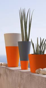 Des Pots Design Et Flashy Signes Leroy Merlin Vous Cherchez A Donner Un Style Moderne Et Estival A Votre Balc En 2020 Pot De Fleur Design Pot De Fleurs Pots En Beton