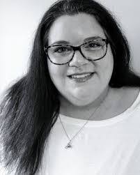 Sara Bent's Instagram, Twitter & Facebook