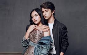 Kena Julid Perkara Baju Seksi Saat Dinner Bareng Pacar Amanda Manopo Berisik Ya Netizen