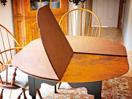 Today, 90% of table pads are made to fold once like a book. Tablepad