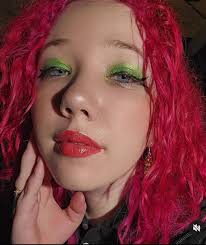 Hi! I'm Venus/Closet Skater ✨ Roller-dancing for you in the breakfast room  🥞 to #charliehunter 💕