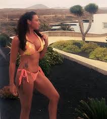 Последние твиты от michelle heaton (@wonderwomanshel). Michelle Heaton S Flaunts Incredible Curves As She Changes Into Second Bikini On Day One Of Her Sunshine Break Mirror Online