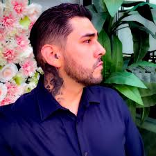 Short Kings vs Tall Kings who kiss better?