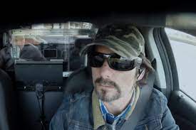 What happens when a nascar driver takes arizona's driving test? Disguised Jeff Gordon Takes Reporter On Wild Ride To Evade Cops Sbnation Com