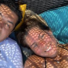 Does anyone in the area install the 2car garage screen door