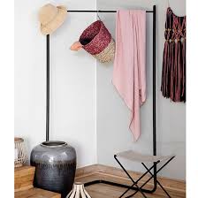 Portant A Vetements D Angles En Metal Noir Rising Broste Vetement Metal Meuble Entree Portant Vetement