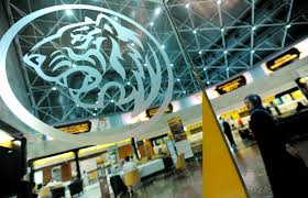 Menerusi satu kenyataan, maybank memberitahu bahawa pelanggan yang memerlukan bantuan kewangan masih boleh menghubungi bank untuk berbincang tentang pakej. Maybank Offers 3 Easy Channels To Apply For Post Moratorium Repayment Assistance