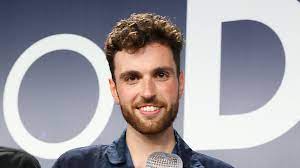 Duncan laurence — umbrella 05:09. Liebes Hammer Esc Sieger Duncan Ist Mit Freund Verlobt Promiflash De