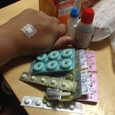 Obat penyubur juga punya efek samping ya bund, mulai dari yang ringan, sampai yang berat seperti kanker indung telur dan gagal ginjal (sindrom hiperstimulasi ovarium). Kamu Yang Sering Tak Habiskan Obat Dari Resep Dokter Baca Ini