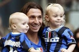 Helena seger arranca los suspiros de los aficionados del fútbol cuando acude a los estadios para apoyar a su esposo zlatan ibrahimović. Meet Maximilian Ibrahimovic And Vincent Ibrahimovic Photos Of Zlatan Ibrahimovic S Sons With Partner Helena Seger Ecelebrity Mirror