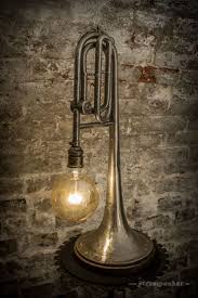 Lampe Avec Une Trompette Recyclee Steampunk Lighting Garage Lighting Steampunk Lamp