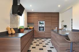 Cuisine Noire Et Bois Cuisines En Bois Fonce Amenagement Cuisine Ouverte Cuisine En Noyer