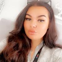 Molly Wingrove's Instagram, Twitter & Facebook