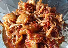 Jengkol biasanya diolah dalam beberapa variasi menu seperti sambal jengkol teri, gulai jengkol, sambal tanak, bahkan dibuat rendang jengkol. Resep Jengkol Sambel Teri Medan Istimewa