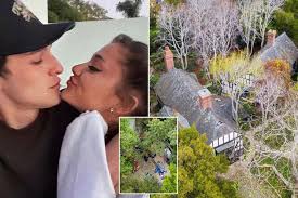 It was tiny and intimate — less than 20 people. Inside Ariana Grande And Dalton Gomez S Wedding As Lovebirds Secretly Tie The Knot Mirror Online