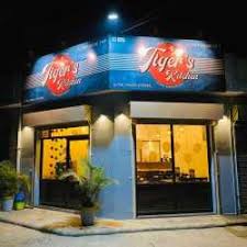 You typically pay for a membership, or by the hour, in order to rent out cooking space alongside other food entrepreneurs. Best Restaurants In Ludhiana Top Veg Non Veg Restaurants Order Food Online Justdial