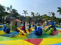 Destinasi Kolam Renang Surya Waterboom Menganti Topwisata