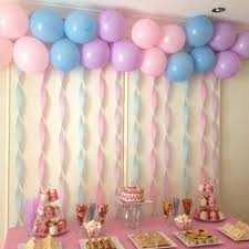 Ahora vamos a tomar unos ejemplos que encontramos en el video y vamos a realizar un pequeño análisis sobre lo la elegancia también tiene cabida en los baby shower, así lo podemos constatar en esta decoración con toques en color cobre que resaltados con. Baby Shower Nina Decoracion Sencilla Baby Viewer