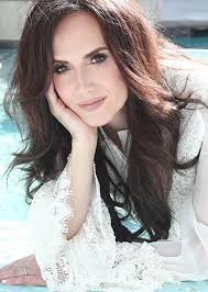 Deborah Silver's Instagram, Twitter & Facebook