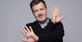 László hadházi was born on february 10, 1964 in debrecen, hungary. Miert Nem Szelfizik Hadhazi Laszlo A Rajongokkal Dumaszinhaz