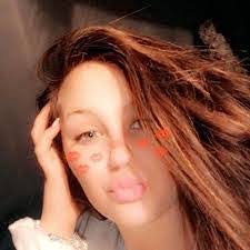 Danielle Morrissette's Instagram, Twitter & Facebook