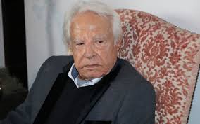 Cid moreira conhecido por sua voz marcante e pela extensa carreira jornalística, que lhe rendeu passagens por 'jornal nacional', 'fantástico' e até a quebra de um recorde, cid moreira chega aos 90 anos de idade, completados em 29 de setembro de 2017, ainda tendo muito a oferecer. Filhos De Cid Moreira Entram Com Acao Para Interditar O Jornalista