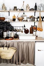 Achat rideau de porte cuisine à prix discount. 20 Inspirations Pour Habiller Ses Meubles De Cuisine Avec Des Rideaux Atelier Des Tilleuls